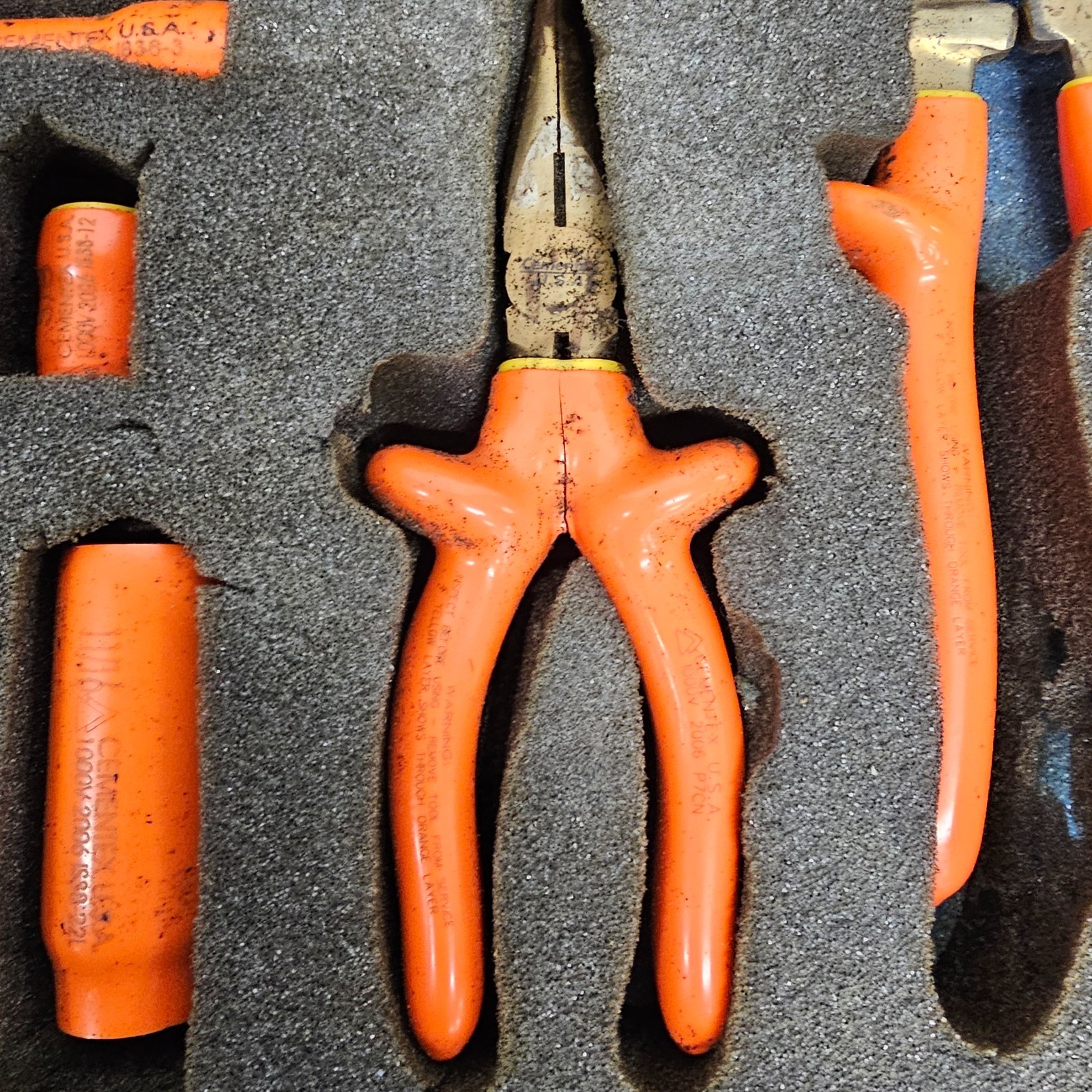 Cementex 1000v High Voltage Tool Kit + Case - ITS-MB430 (used)