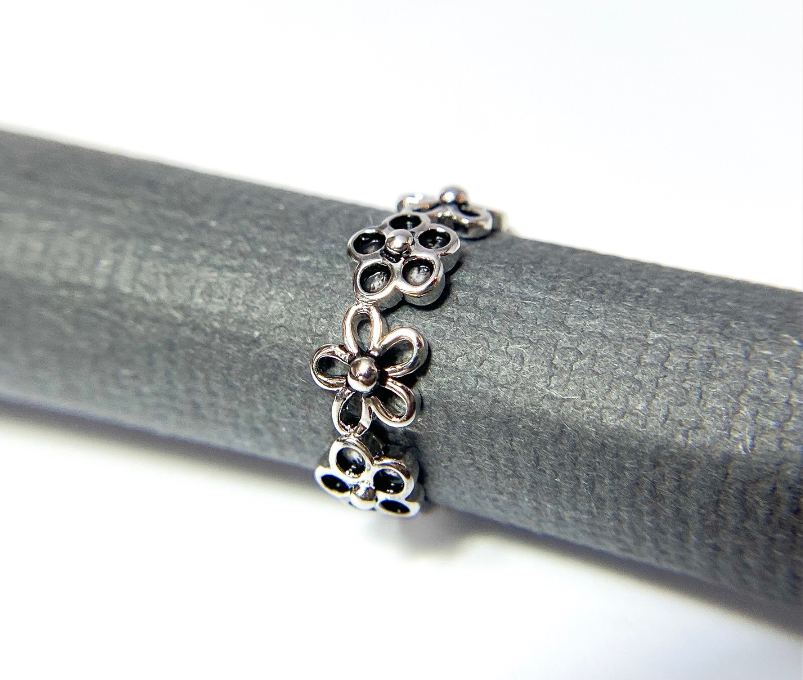 Linked Five Petal Flowers Adjustable Mid Ring / Toe Ring