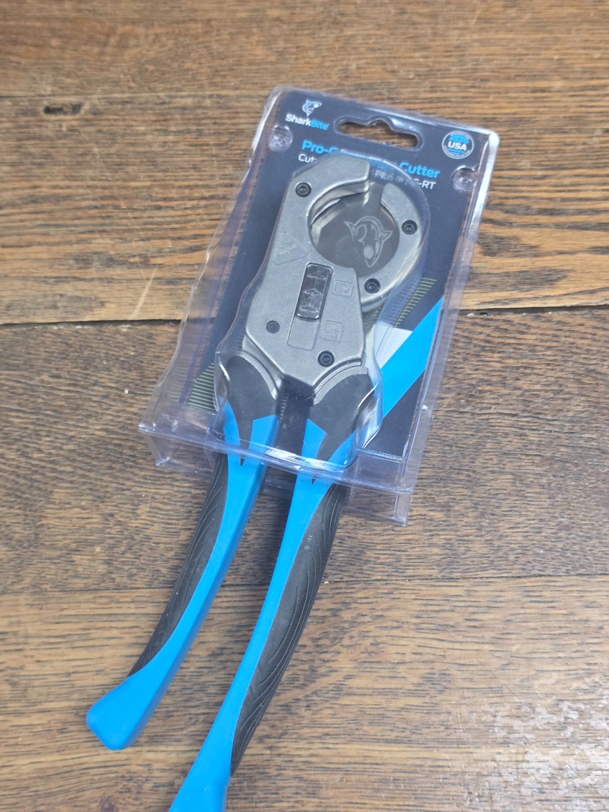 💧 SharkBite 25880 Pro Pex/Pipe Cutter  * NEW