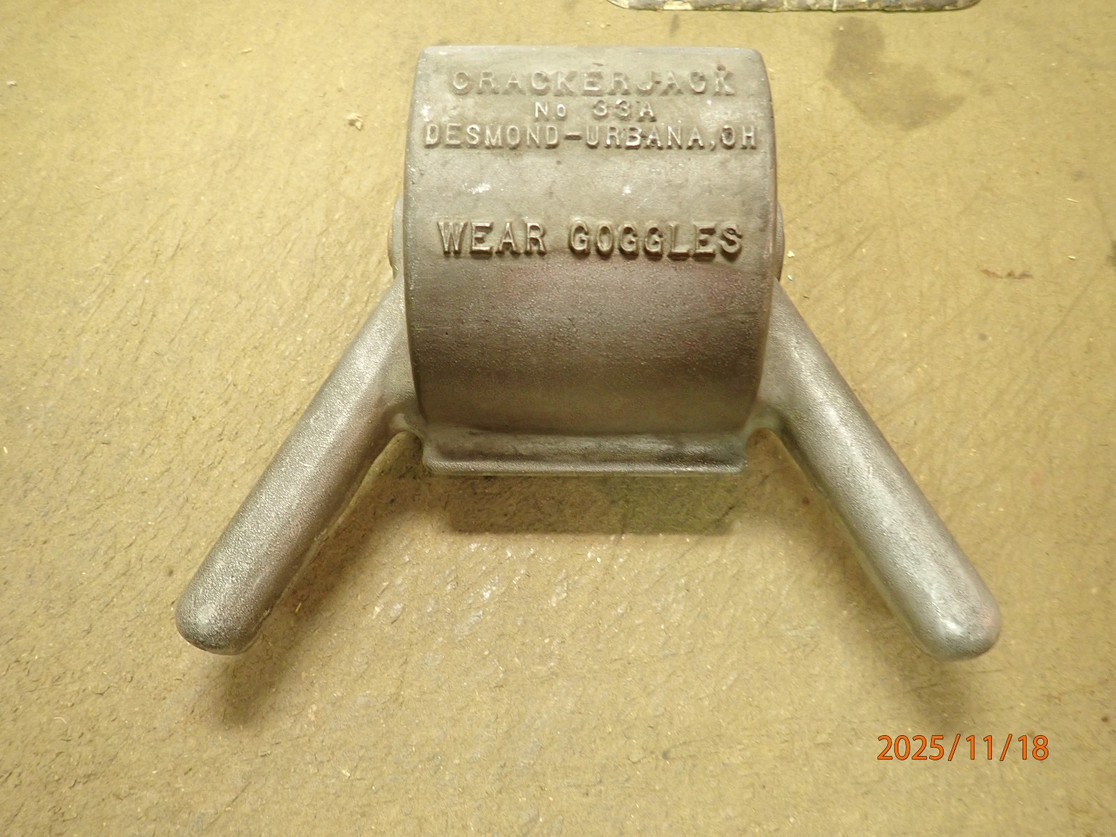 OLDER DESMOND CRACKER JACK LARGE BENCH GRINDER WHEEL DRESSER MODEL 33A