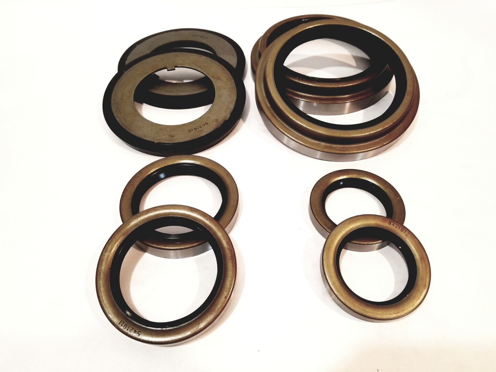 Rockwell 5 Ton steer axle seal kit with 2 outer hub seals