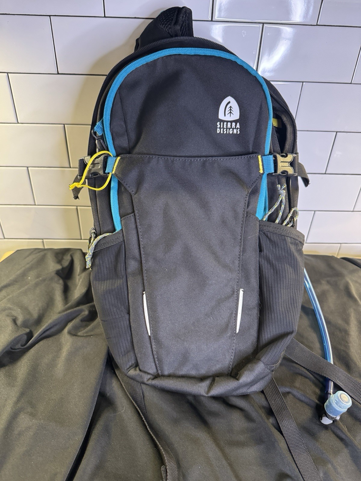 Sierra Designs 2L Hydration Reservoir Backpack NEW *Read