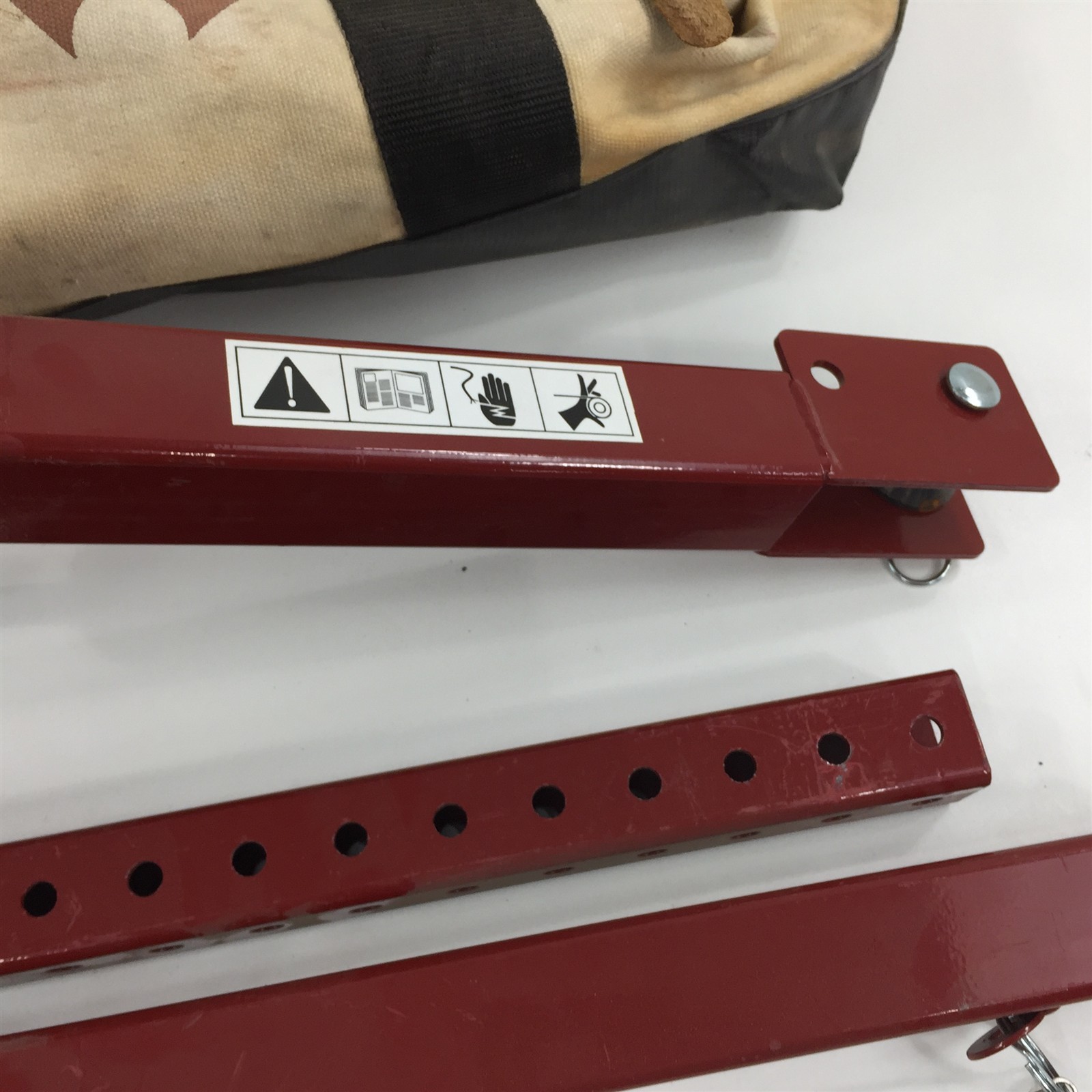 (1) Southwire MaxisJax Pull-It 1000 Frame With Carry Bag