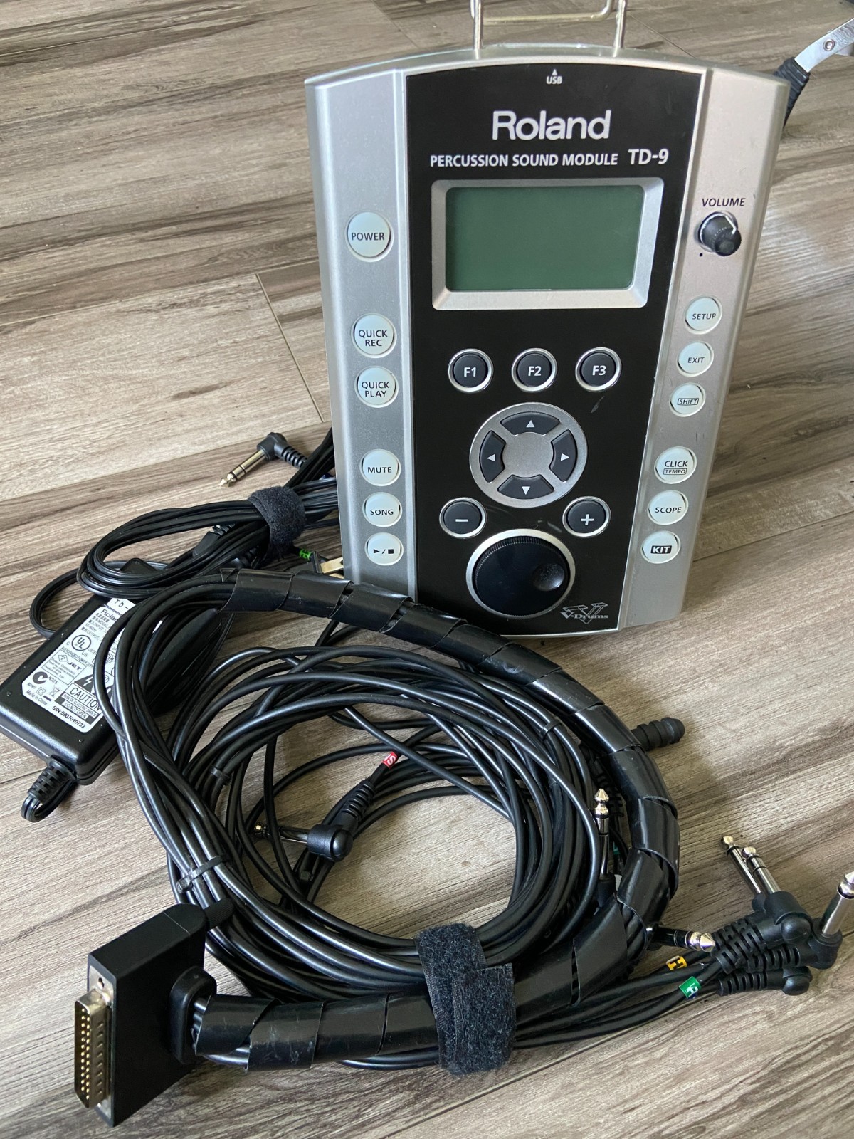 Roland TD-9 Electric Drum Brain Module V-Drum TD9, With cables and mounts