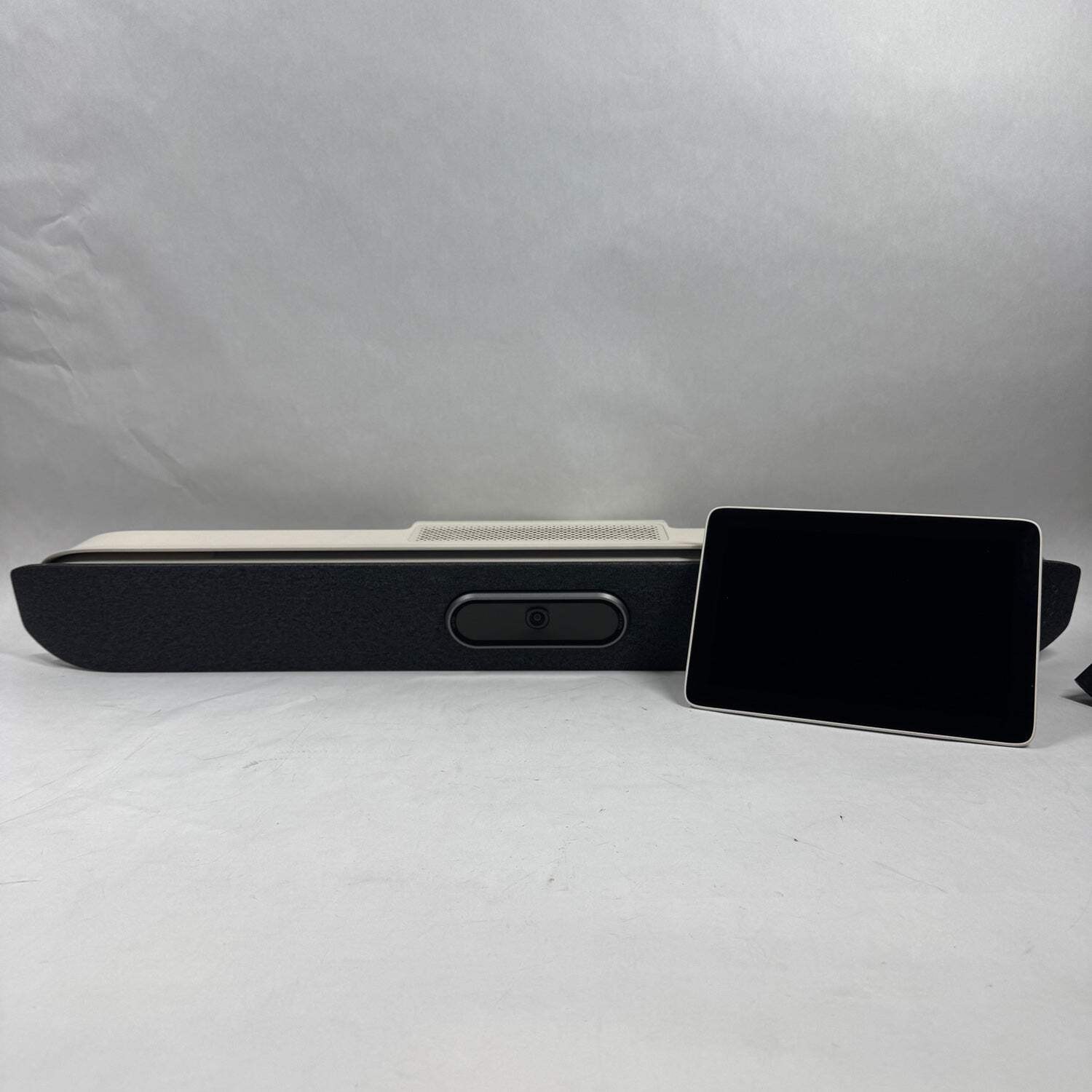 Poly Studio X50 Video Bar P017