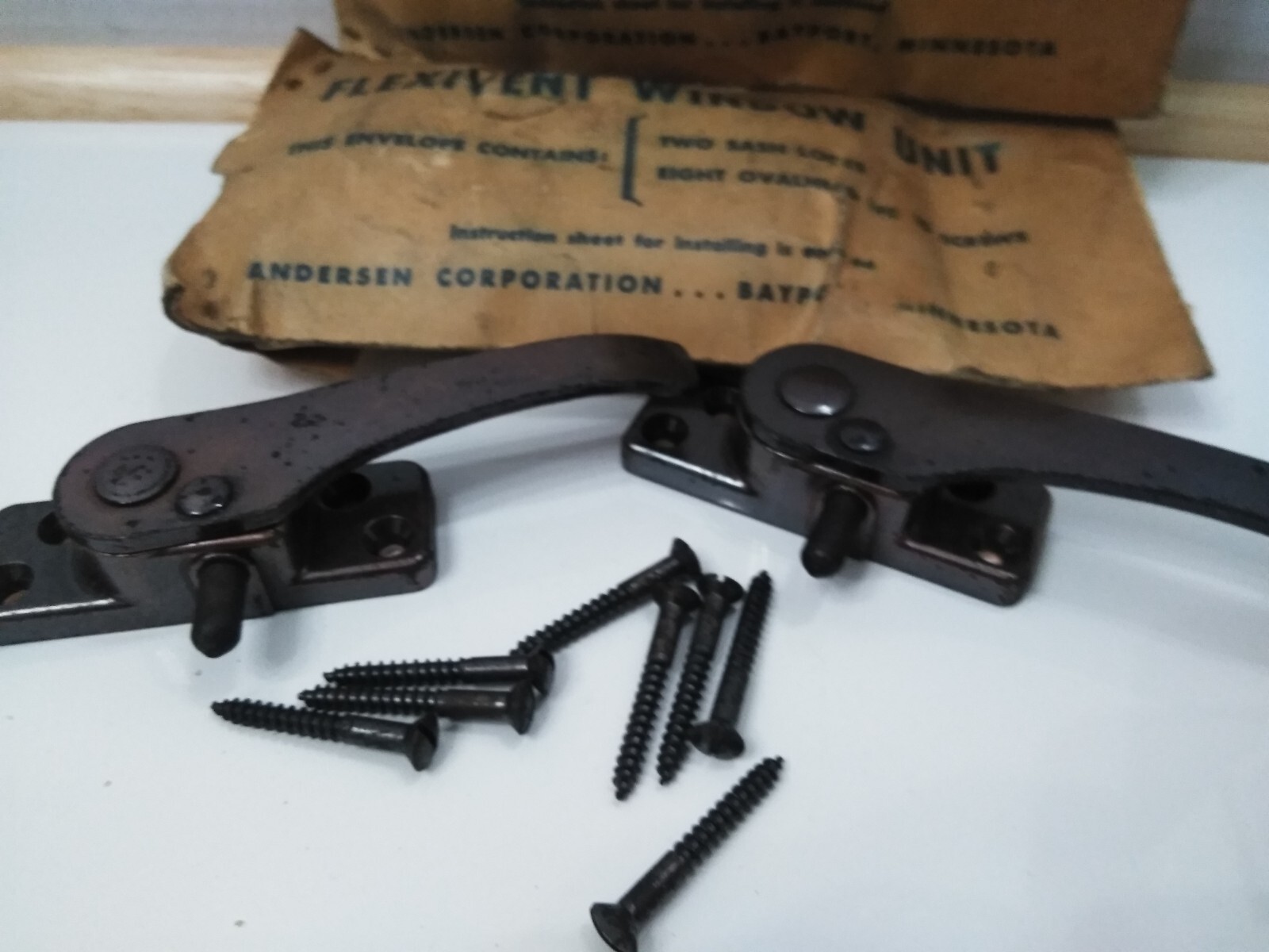 N.O.S. Andersen Flexivent WINDOW INT SASH Locks - Bronze (2PKS = 4 LOCKS) READ