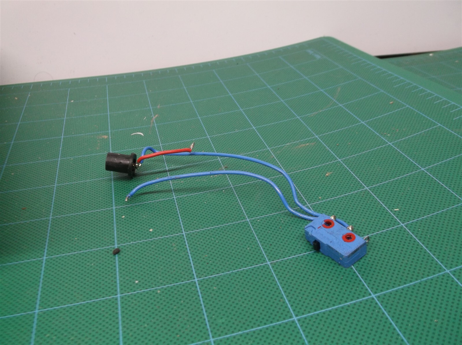 power switch and charging port off of wahl model 0800-0430 animal hair detangler