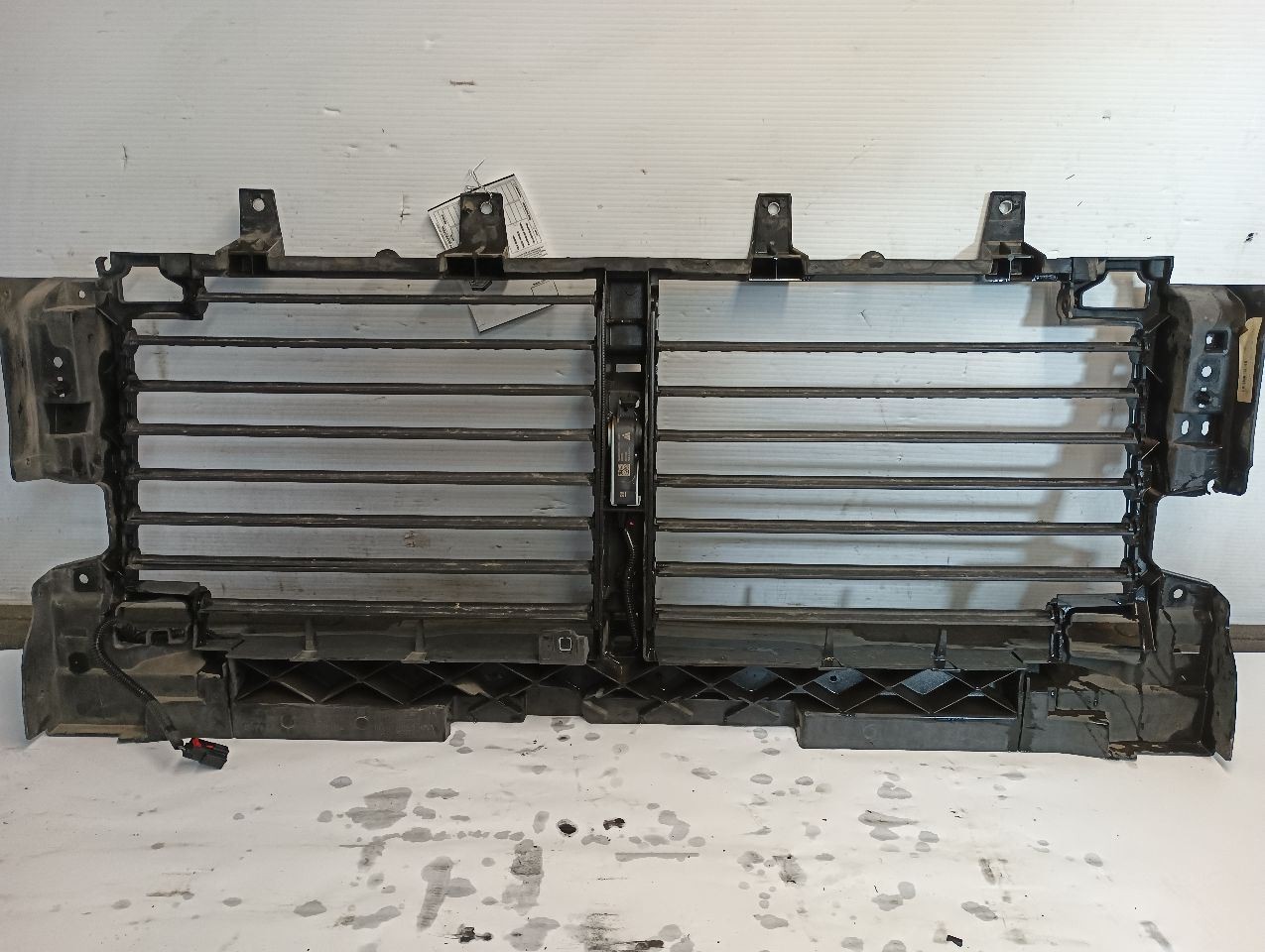 Upper Air Shutter W/Actuator 2019-2022 Chevrolet Silverado 1500 2.7L 12397599