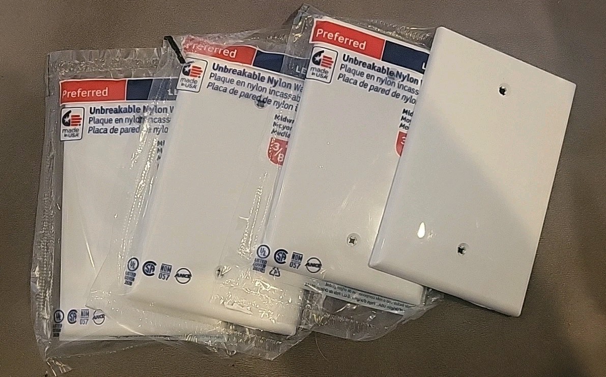 4 White Blank Plate Nylon Midway/Midsize Wall Plate 1 No Package Free Shipping