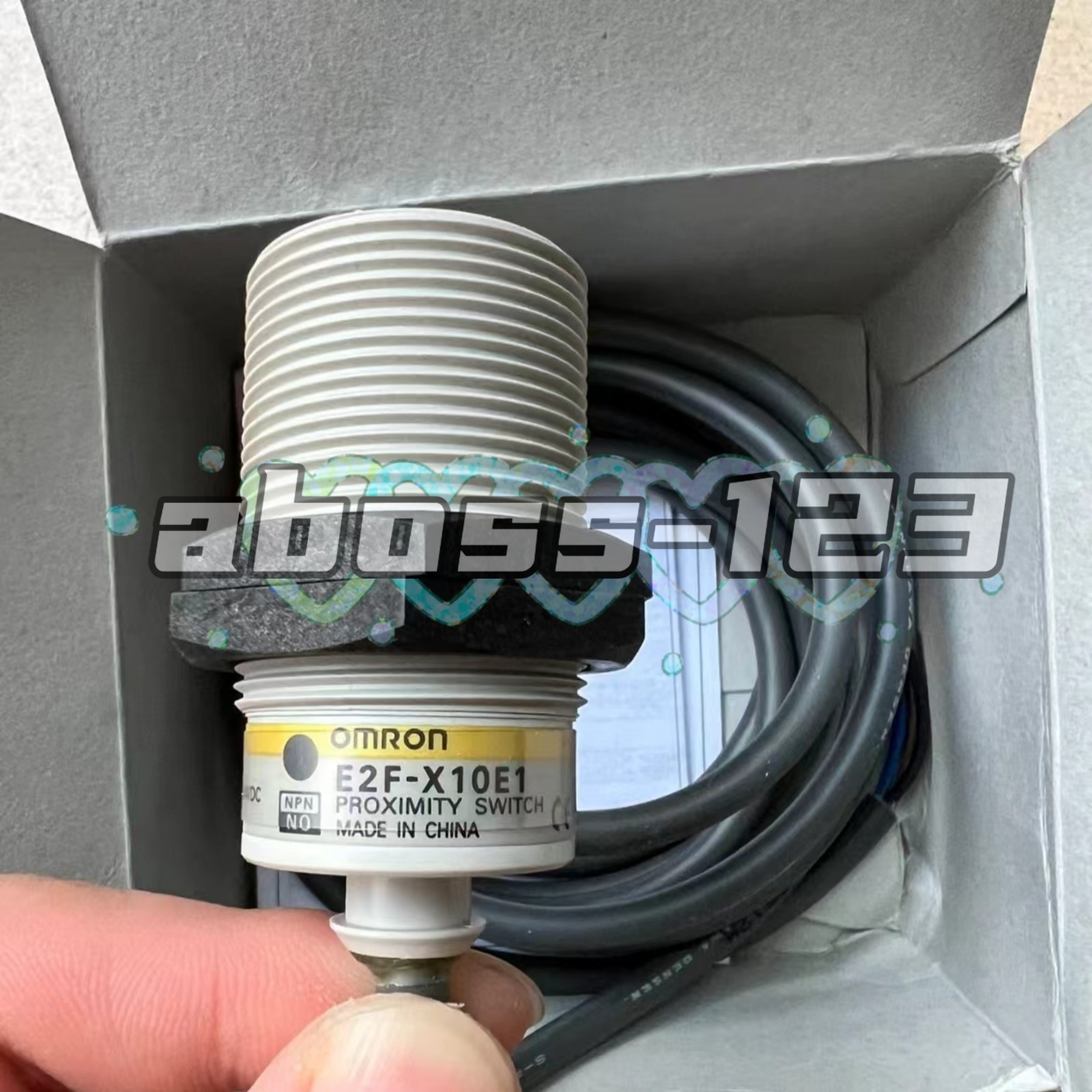 Omron E2F-X10E1 sensor#1pcs New In Box