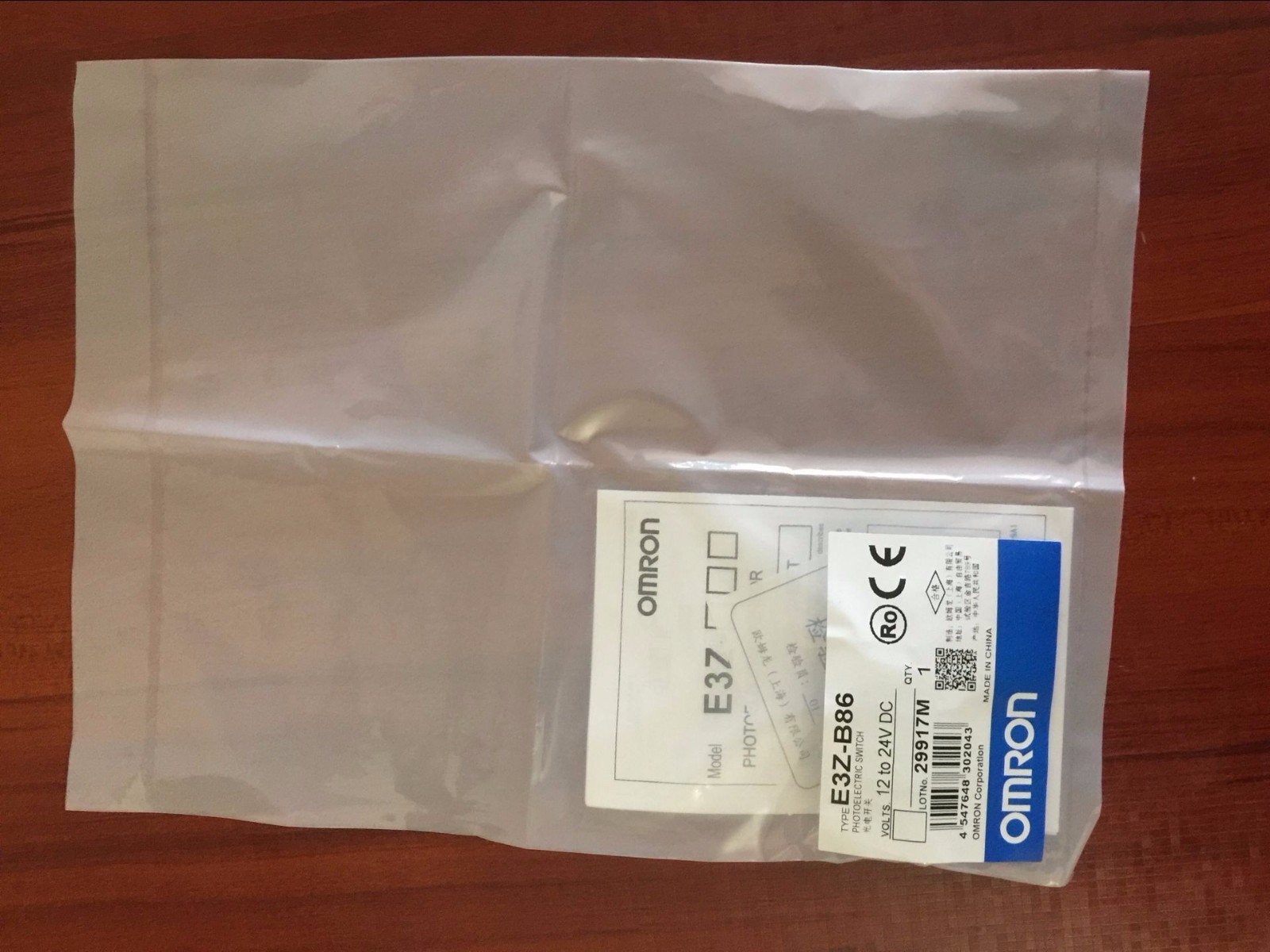New Omron E3Z-B86 E3ZB86 Sensor Free Shipping