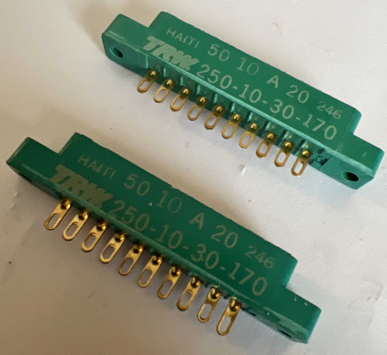 CINCH 10-PIN EDGE CONNECTOR GREEN 250-10-30-170 50-10A-20 GOLD NEW By TRW QTY. 2