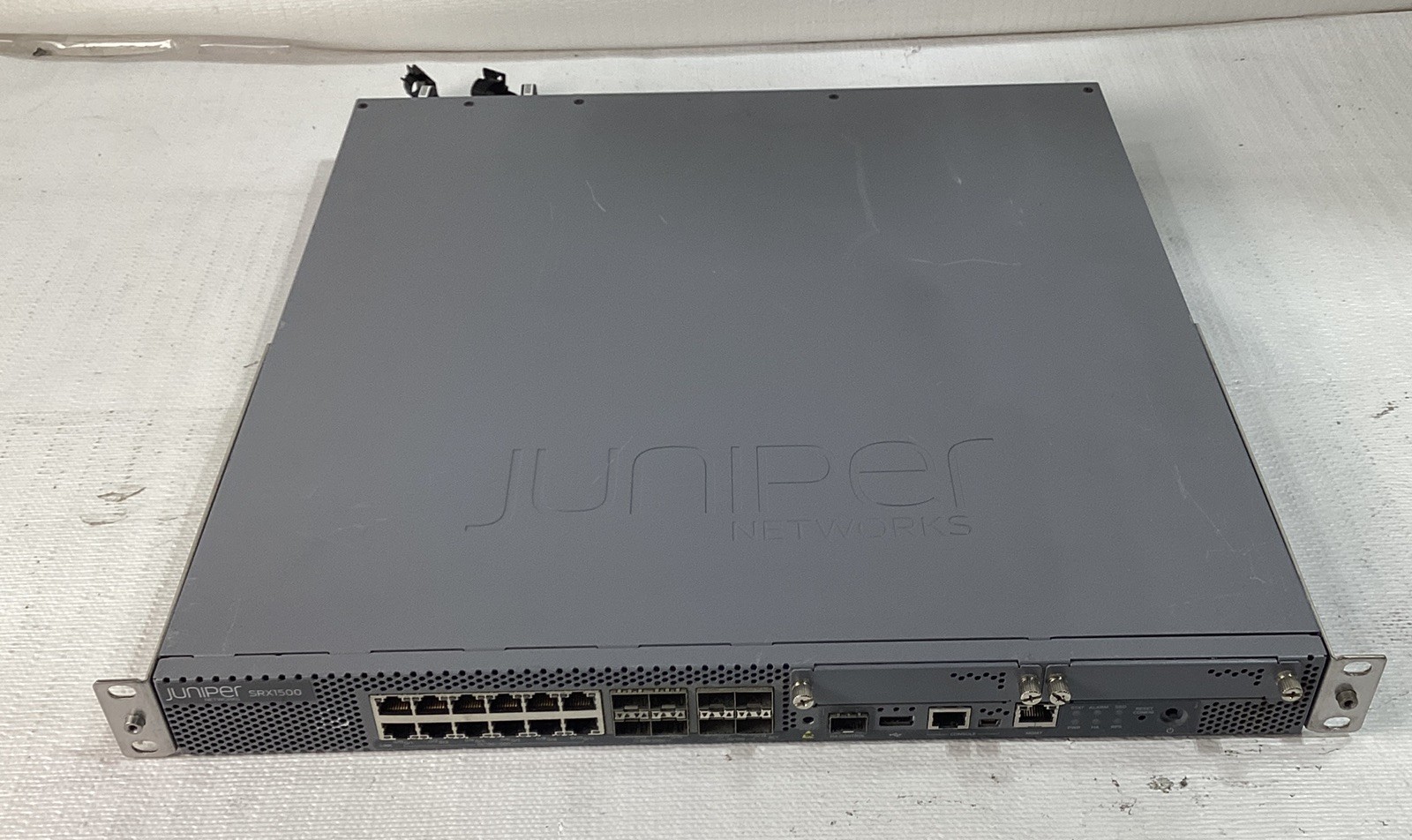 Juniper SRX1500 SRX1500-AC w/ 2x AC PSU