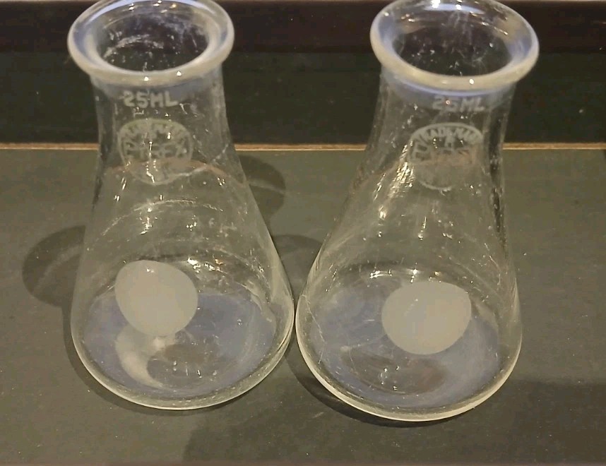 Vintage Pyrex science lab glass beakers flask old green logo 25ml distillery