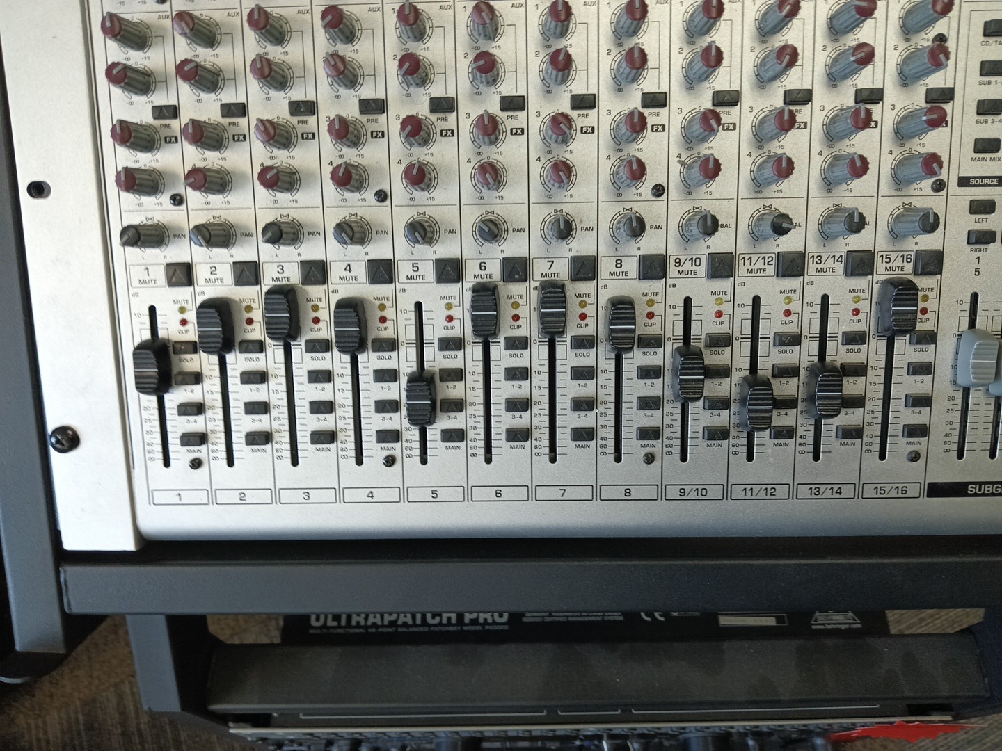 Behringer UB2442FX-PRO Mixing Console