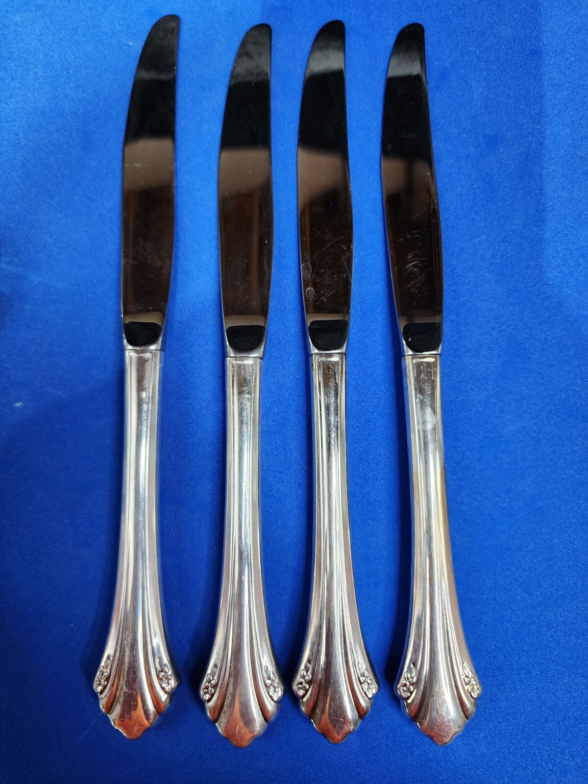 ONEIDA COMMUNITY  ENCHANTMENT Dinner Knifes Set of 4
