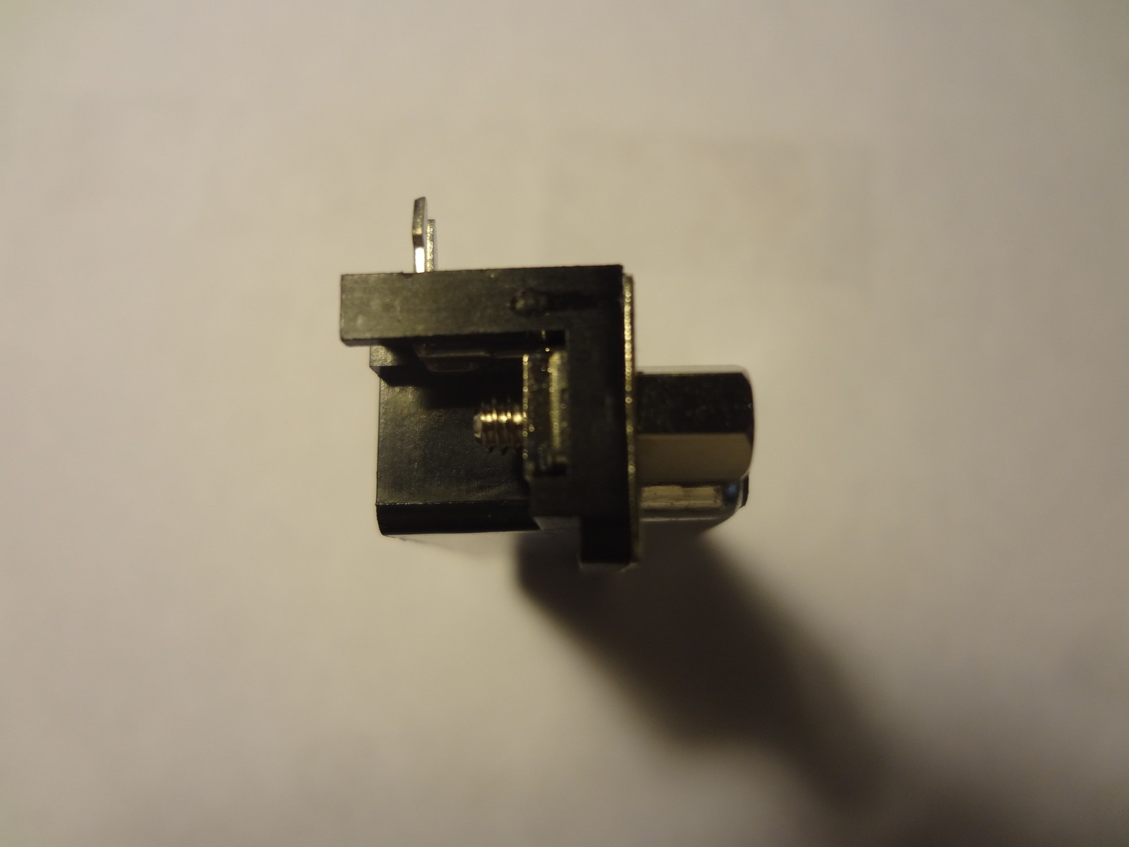 DB-25 25-pin Female, PCB mount connector, solder type by KYCON.
