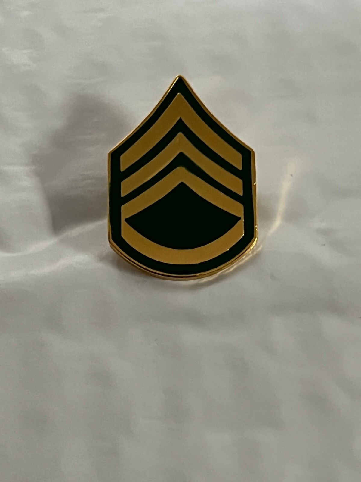 US ARMY STAFF SERGEANT E-6 BRASS ON OD GREEN BACKGROUND HAT PIN MEASURES 1 INCH