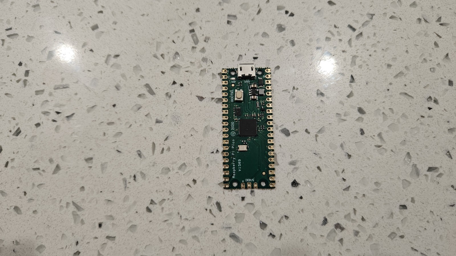 Full portable DIY electronics and AI lab kit in excellent working condition.