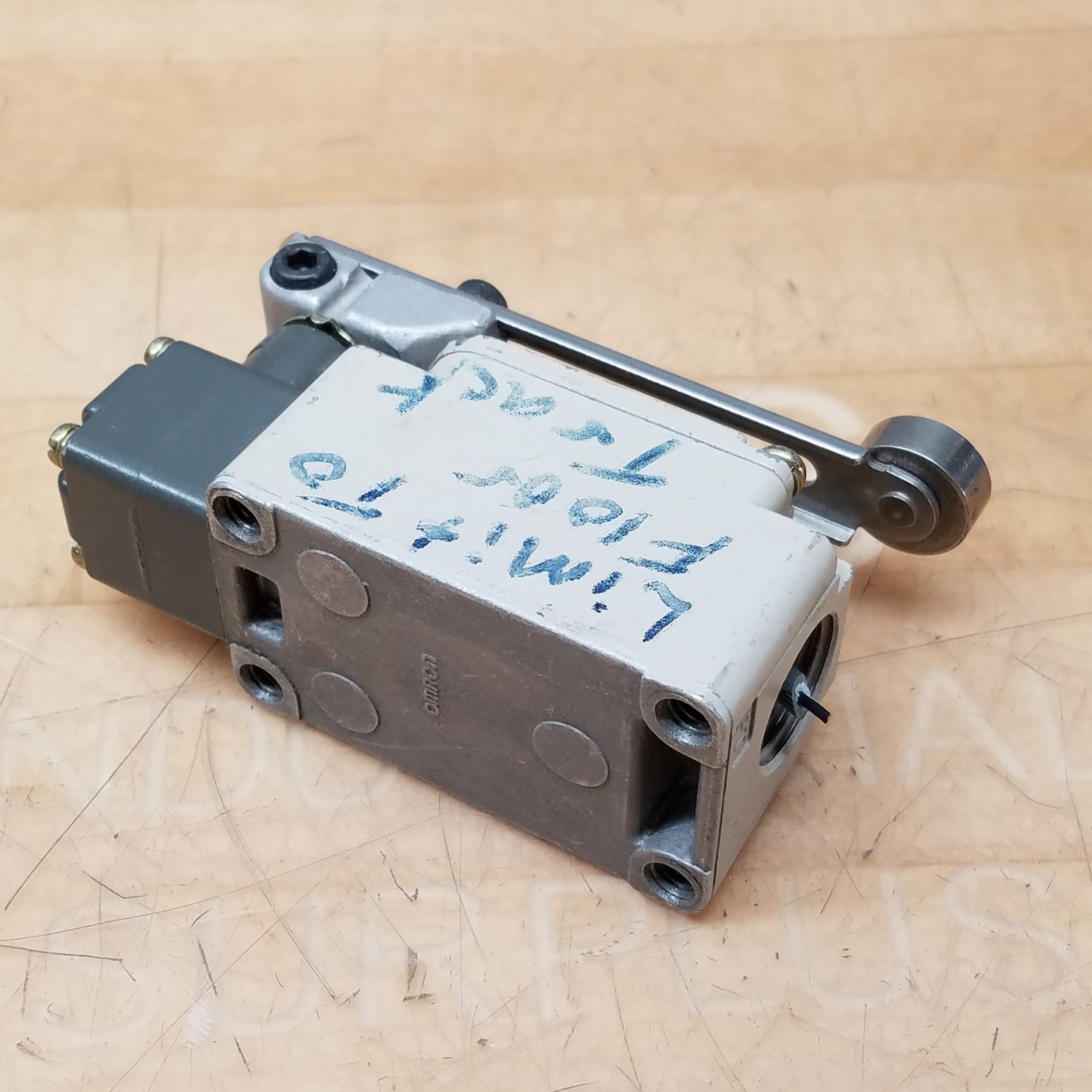 Omron WLCA2-2TS Limit Switch - USED