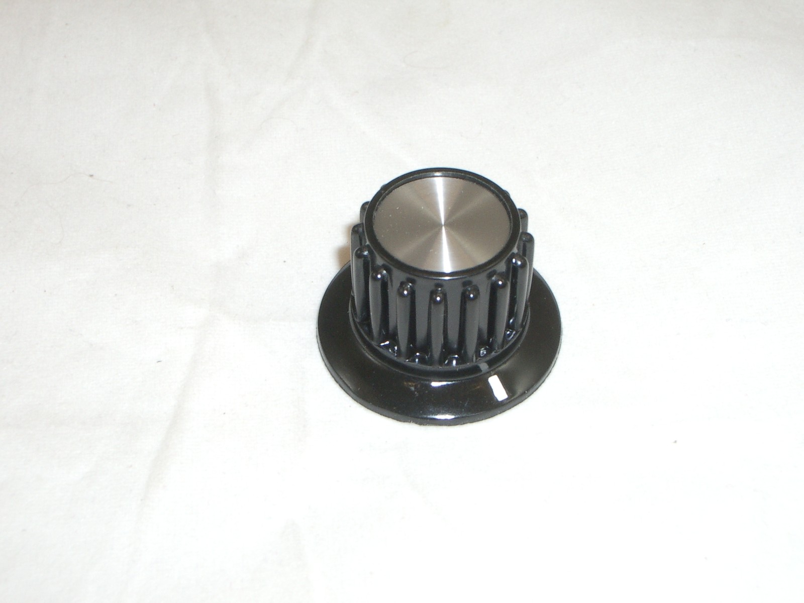 PHILMORE 3040 RADIO DIAL KNOB RIBBED BLACK 1.35"Dx0.86"T 1/4" SHAFT 1PC