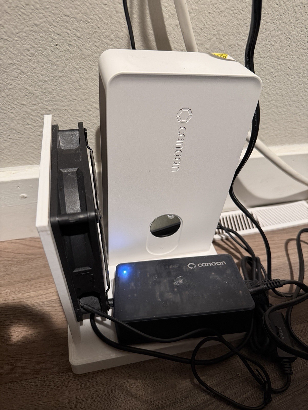 Canaan Avalon Nano 3 ASIC - SHA-256 Bitcoin miner w/ fan stand & power adapter