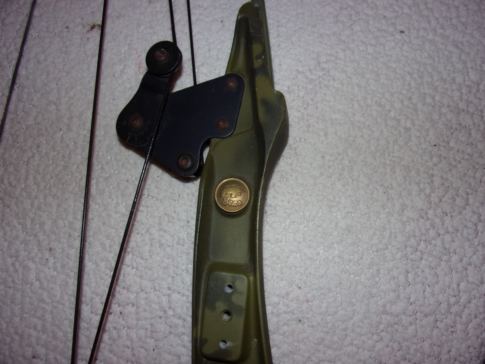 Vintage Bear Whitetail Hunter Green Camo Compound Bow