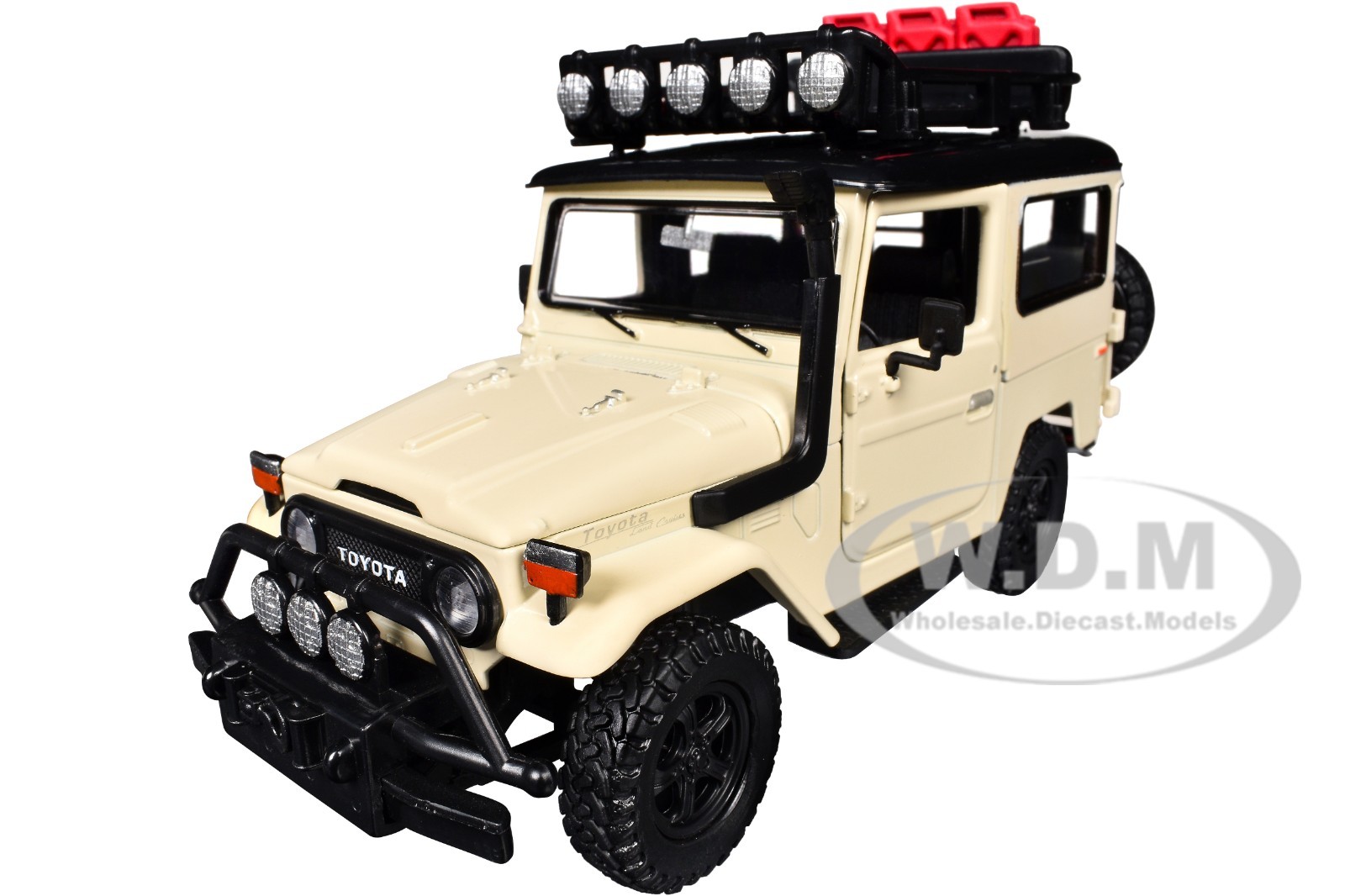 TOYOTA FJ40 LAND CRUISER BEIGE "4X4 OVERLANDERS" 1/24 DIECAST CAR MOTORMAX 79137