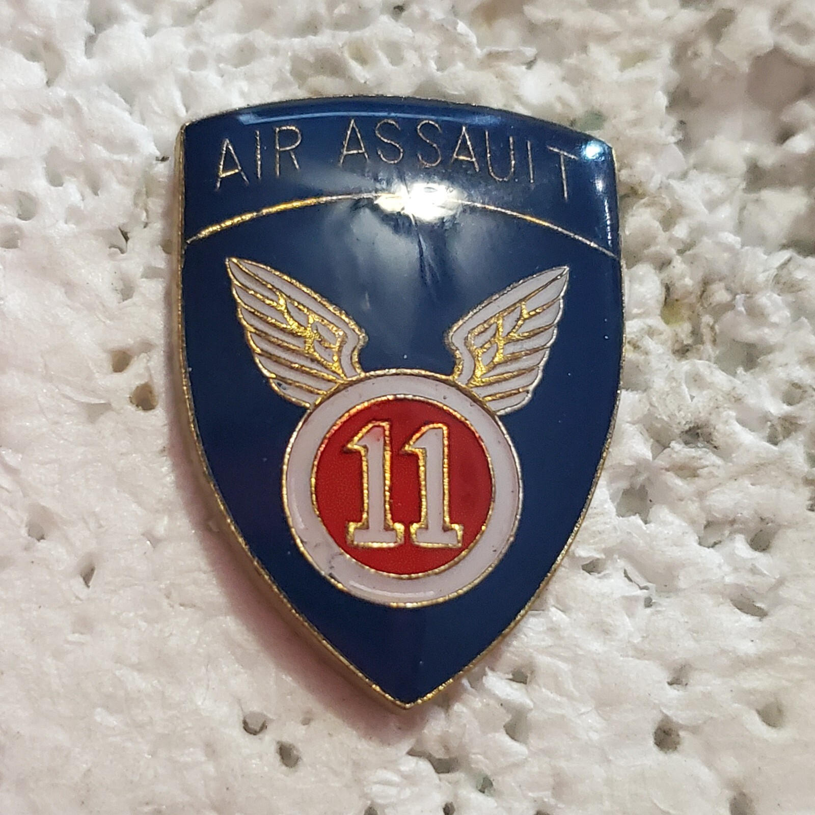 11TH Air Assault Airborne Division Lapel Hat Pin US Army Para Trooper Enambel