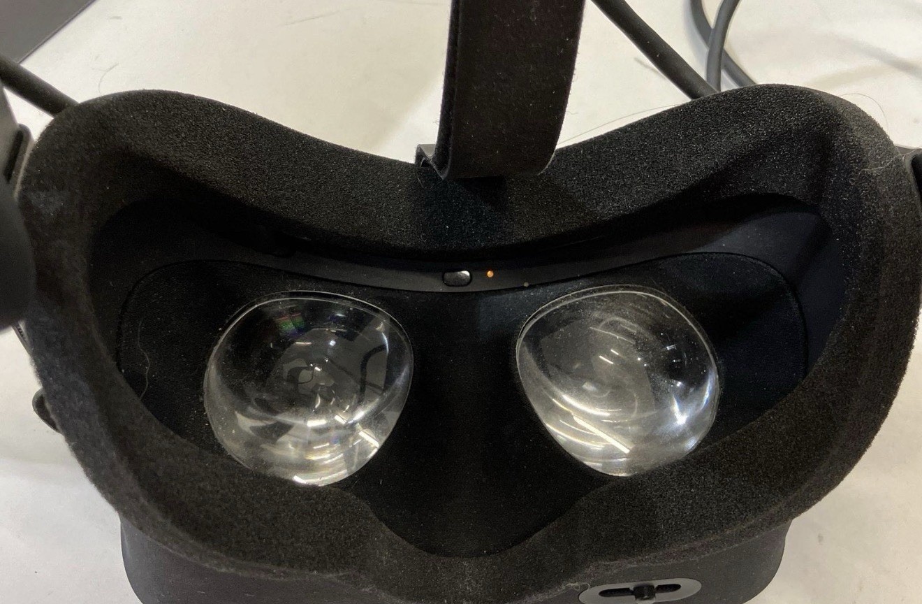 Oculus Rift CV1 VR - Full Original Set w/ Box - Good Condition