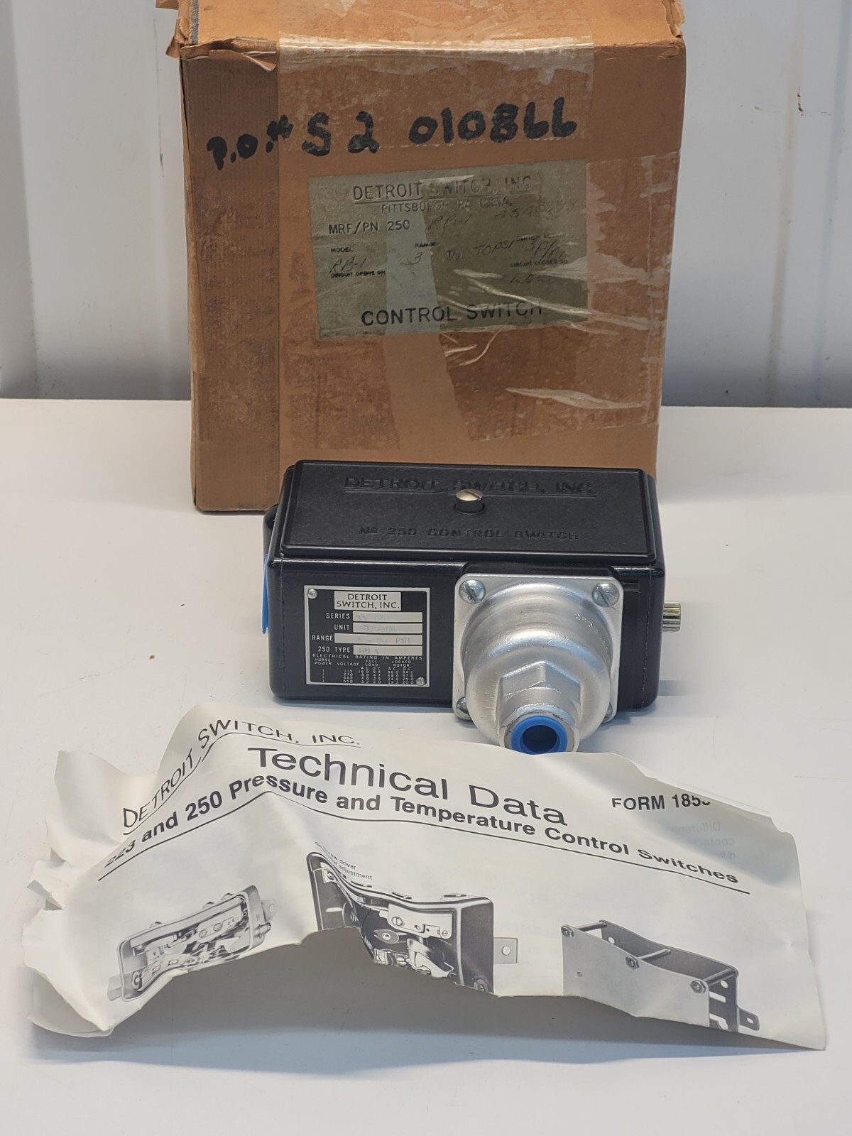 Detroit 250 Pressure & Temperature Control Switch USA NEW IN BOX w16