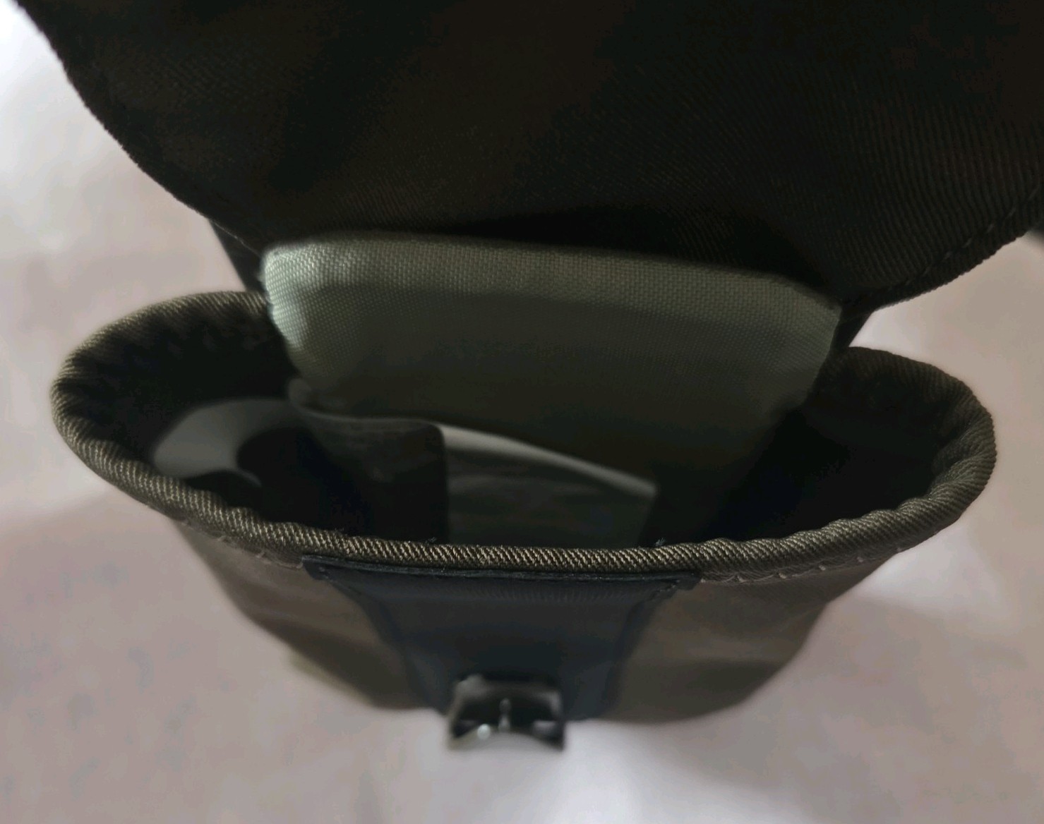 Badlands Everything Pouch (Mud)