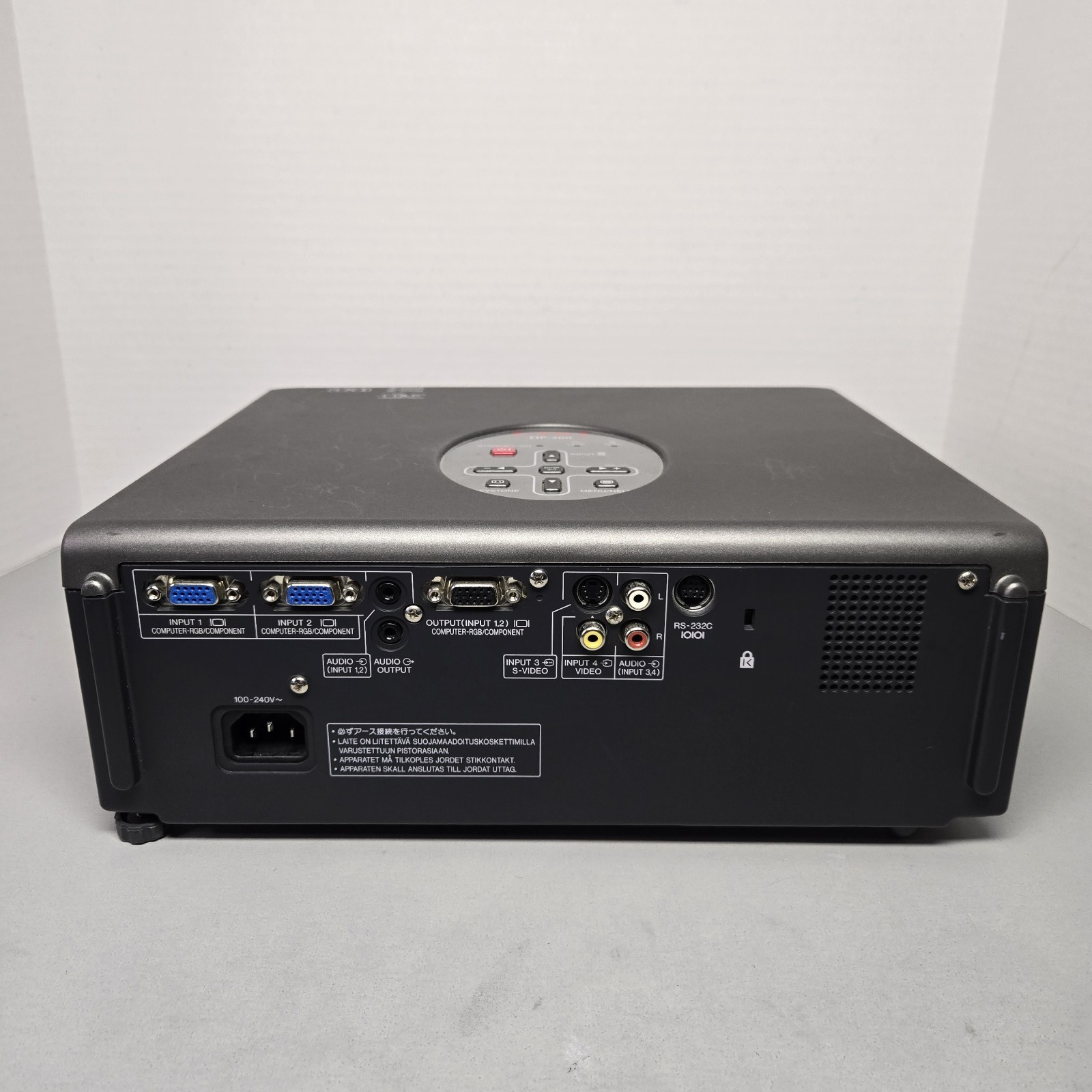 EIKI EIP-200 Projector - VGA / S Video Inputs - Tested - Lamp Timer 201 Hours