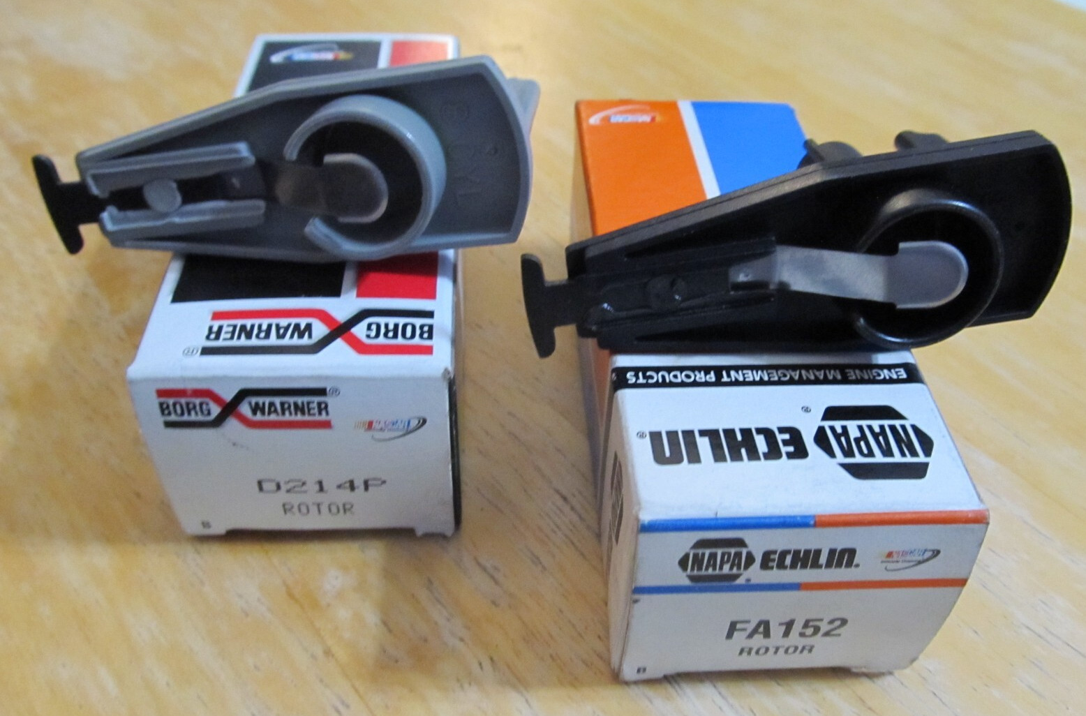 "LOT OF 2" NEW  (1) NAPA FA152 & (1) WARNER D142P Distributor Rotors