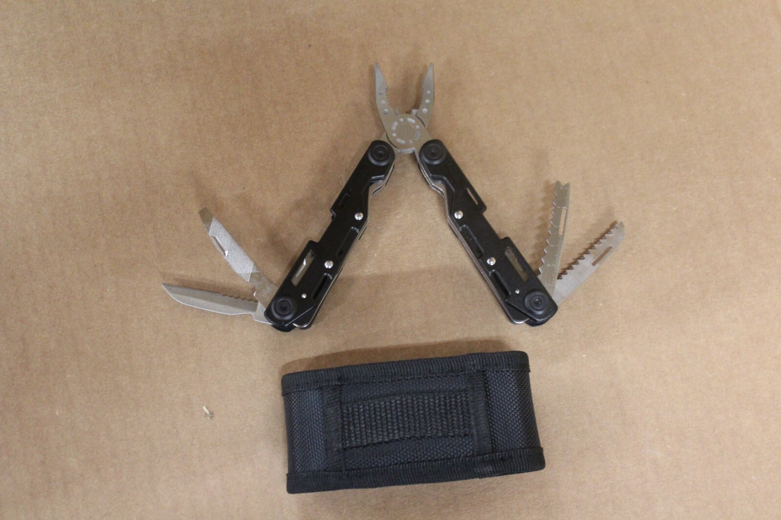 Urban Gear Multitool W/ nylon Case #BINC359