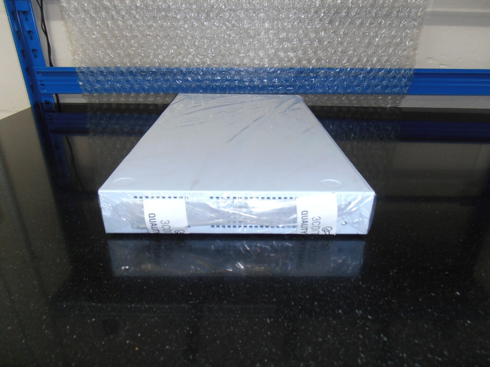 3COM 3300XM Super Stack 3, 24 Port Switch 3C16985B.