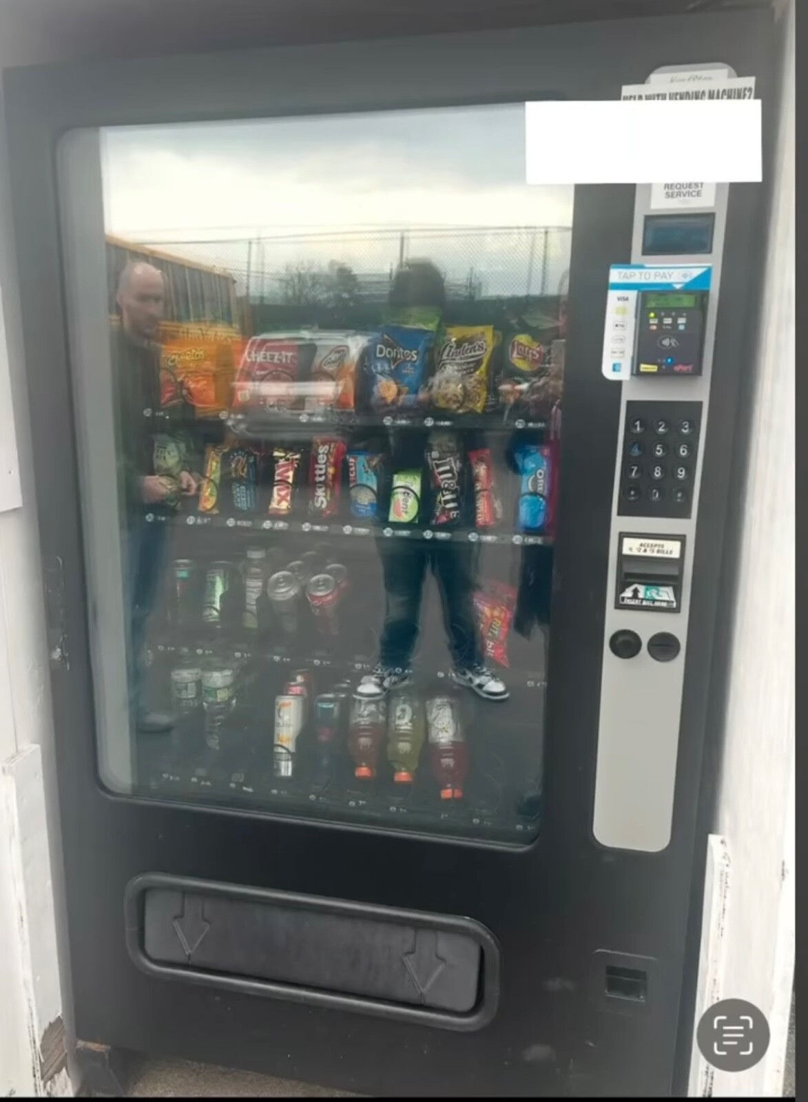 AP 6600 REFURBISHED SNACK VENDING MACHINE  w/CREDIT CARD READER
