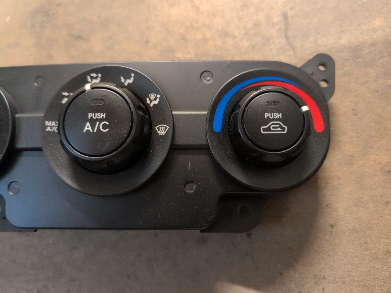 KIA Sorento Heater Control Switch Panel Genuine 972502F000