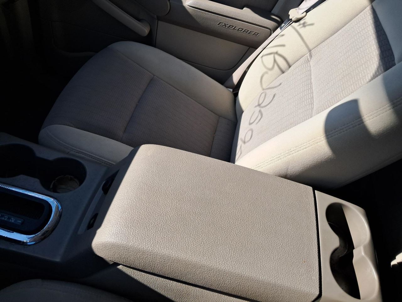 EXPLORER 2007 Glove Box 4849675