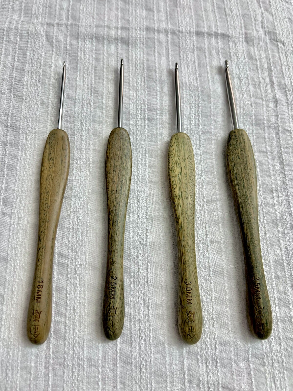 4 PC Set Verawood Wooden Crochet Hooks Green Sandalwood  1.8mm 2.5mm 3.0mm 3.5mm
