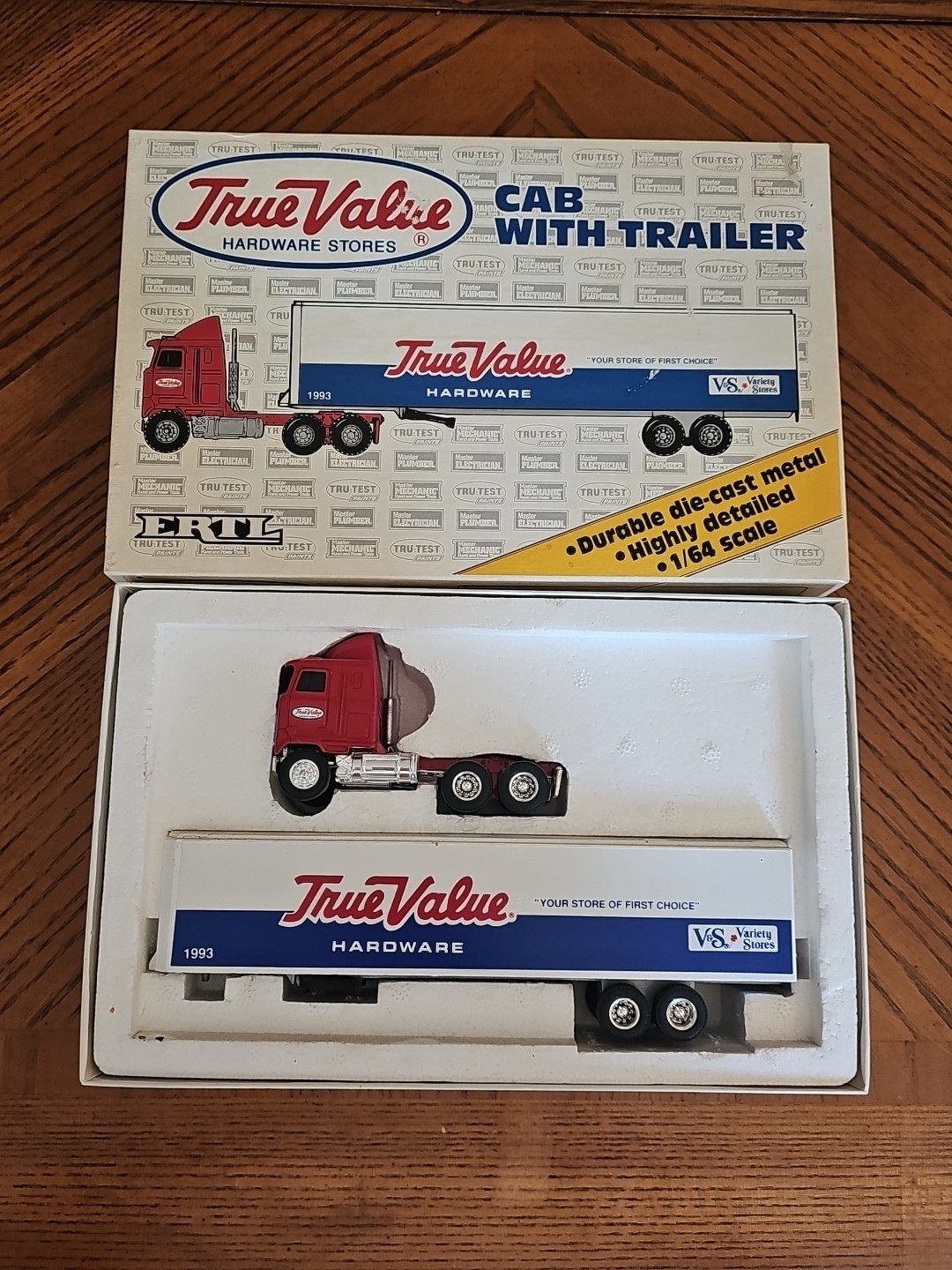 1:64 True Value Hardware Stores Ertl Mack Cab with Trailer NIB MINT!