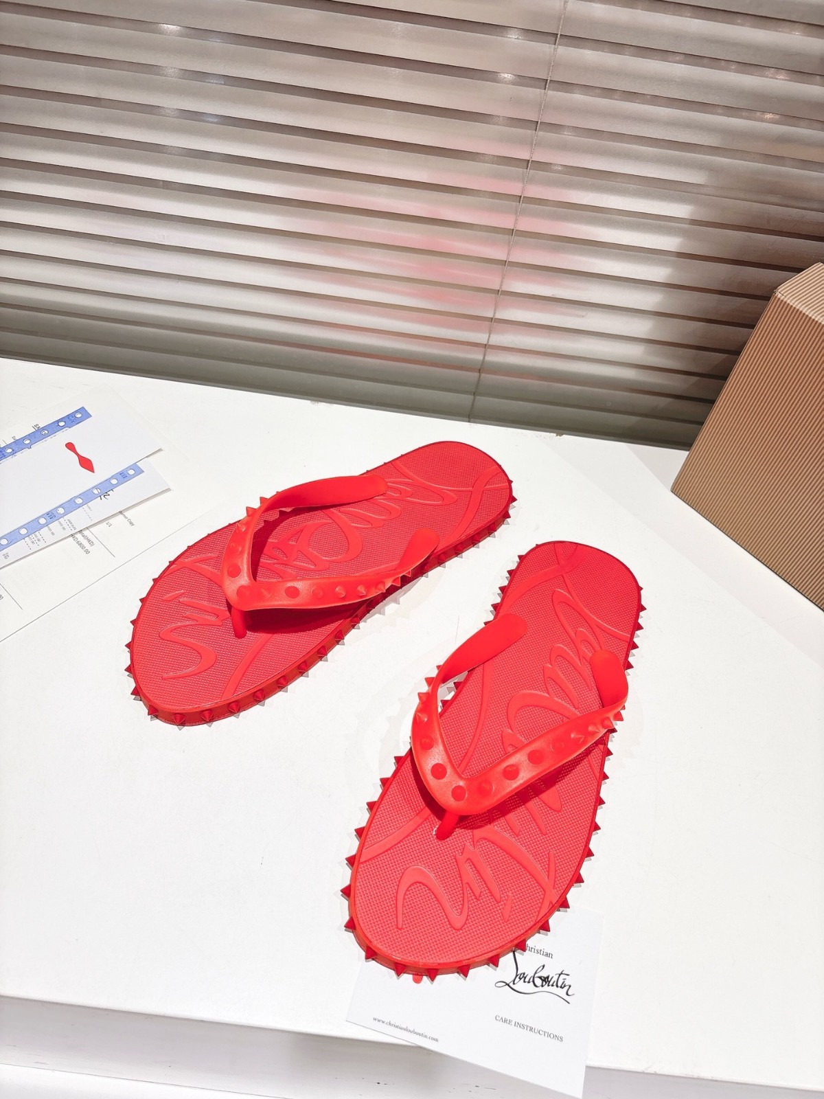 𝑪𝒉𝒓𝒊𝒔𝒕𝒊𝒂𝒏 𝑳𝒐𝒖𝒃𝒐𝒖𝒕𝒊𝒏 RED studded flip-flops Size 41