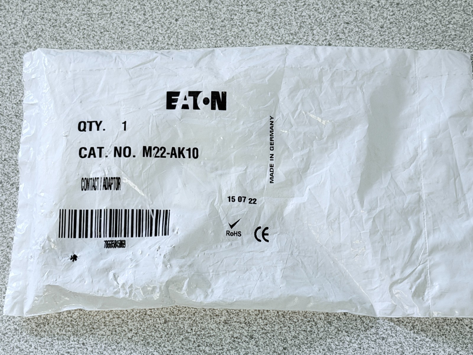 NEW Eaton M22-AK10 Eaton M22 pushbutton fixing adapter WITH 1NO Contact M22-K10
