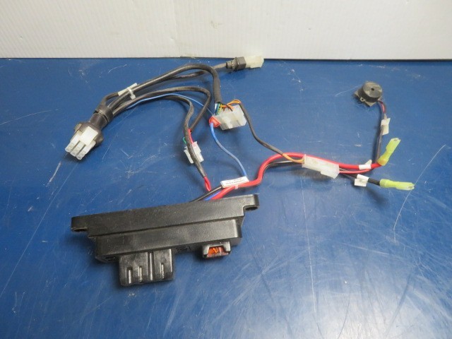 Go-Go Elite Traveller/Ultra X Battery Box Fuse Plug Connection Block DWR9983H042