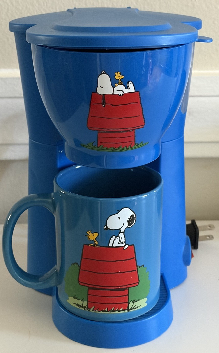 Peanuts Snoopy & Friends Single Cup Coffee Maker With 1 Mug Uncanny Brands 2021