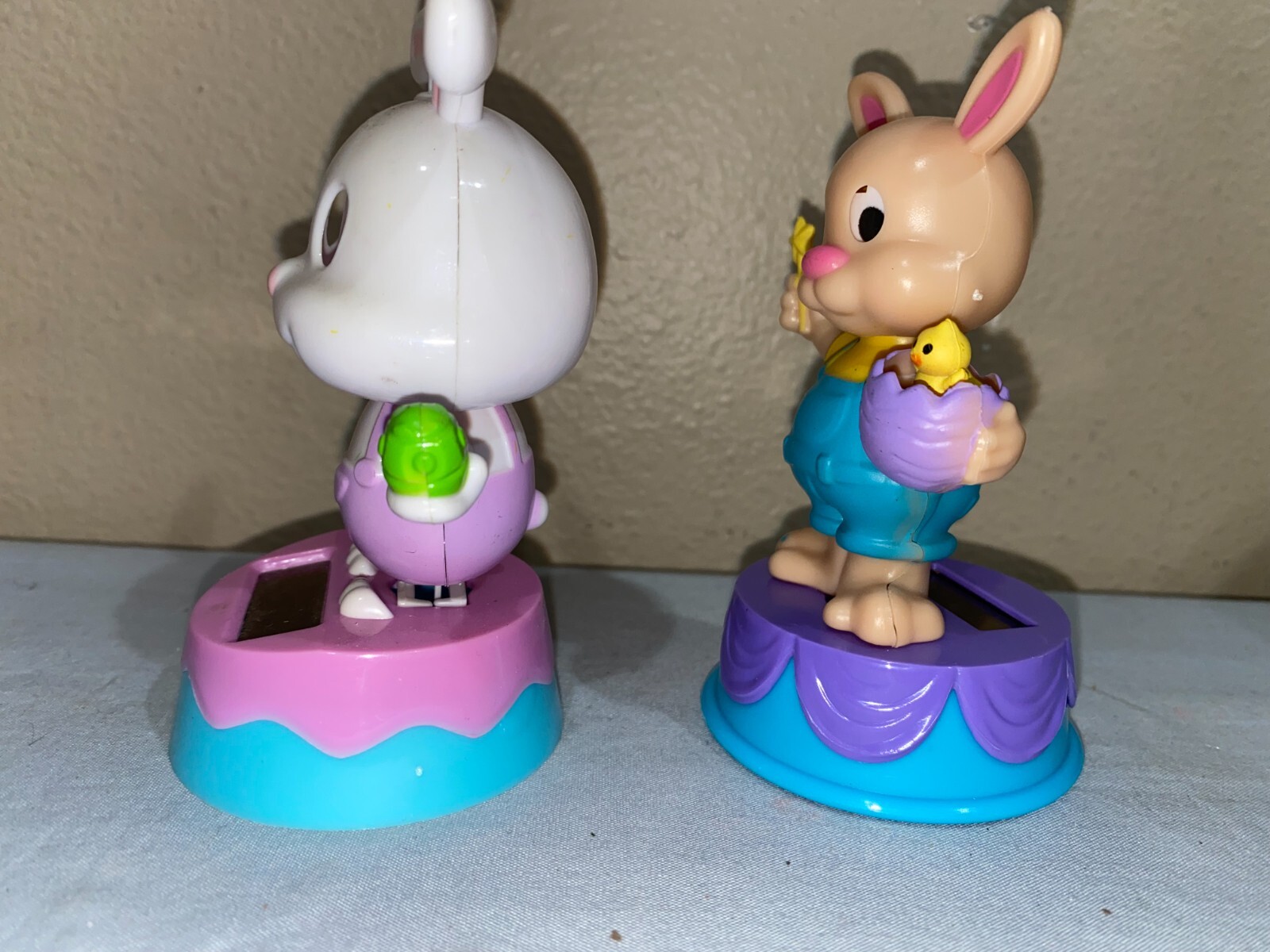 Lot Pair Solar Powered Dancing Easter Bunny Chick in Egg Holding eggs (ToteBBB)
