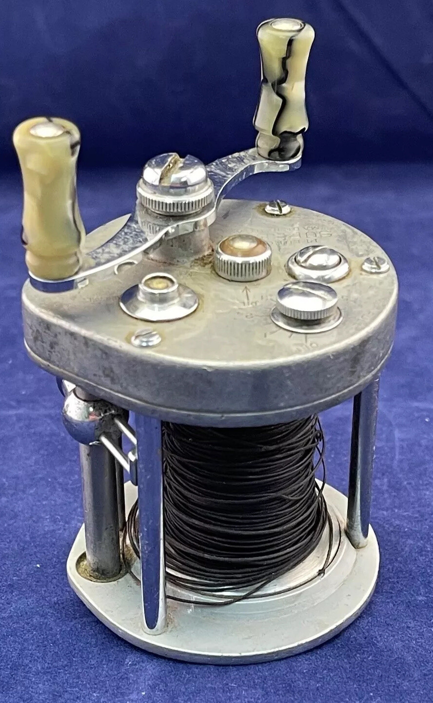 VINTAGE PFLUEGER SUPREME FISHING REEL WITH MARBLE-LIKE HANDLES MADE IN USA