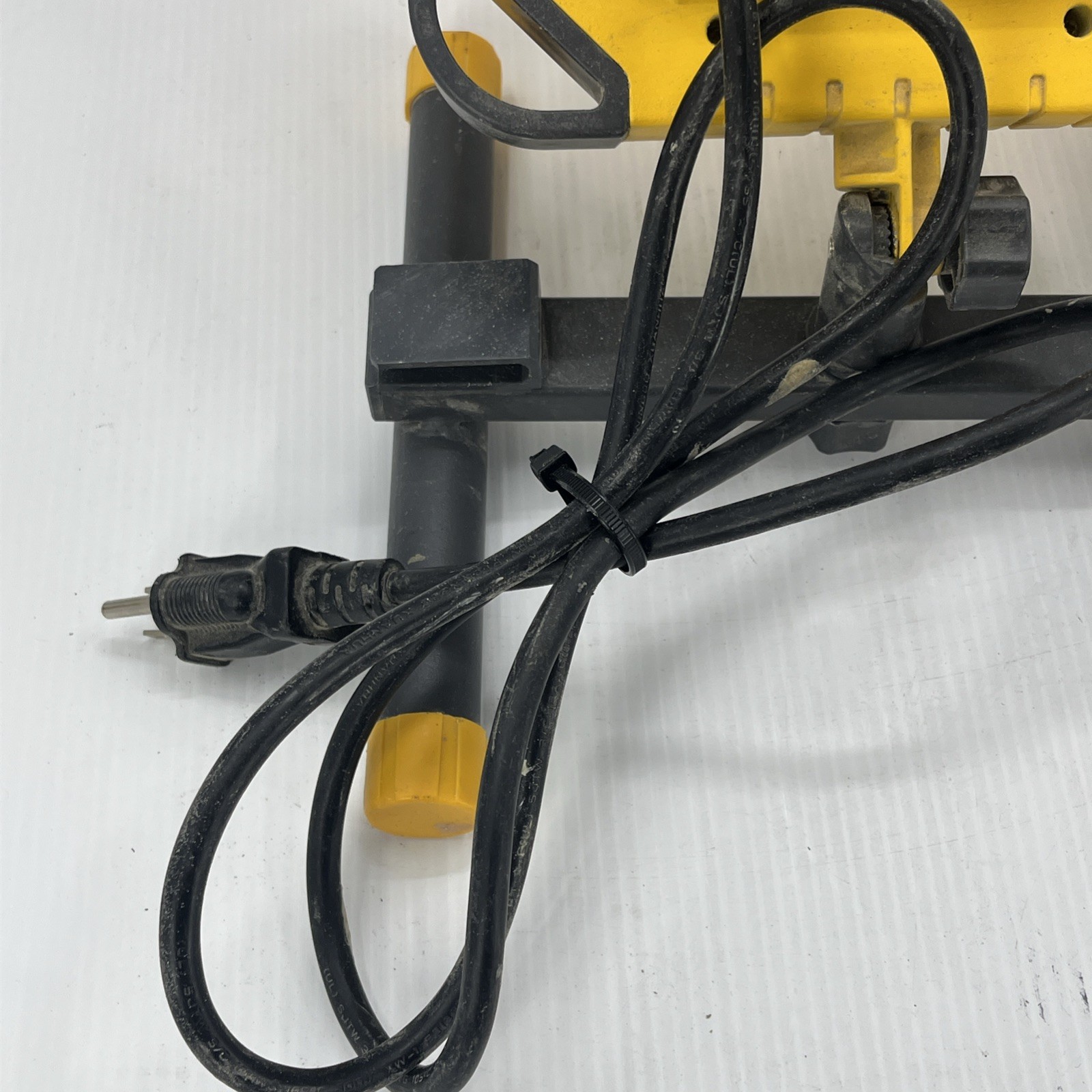 Intertek Portable Work Light, Model 6335, 120 Vac, 60 Hz, 45 W. {LL}.
