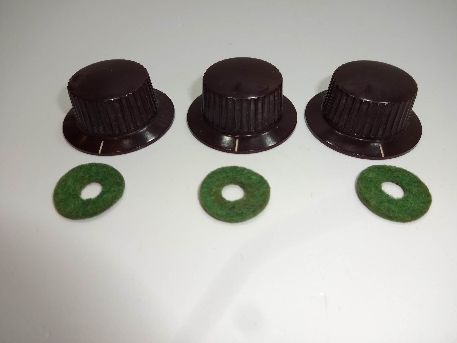 Lot of 25+10 Vintage Bakelite Daka-Ware Knobs 10 Chicken Head
