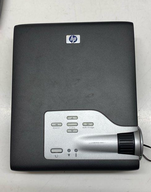 HP XB31 Digital Projector with Remote/Carrying Case/Cords & Cables